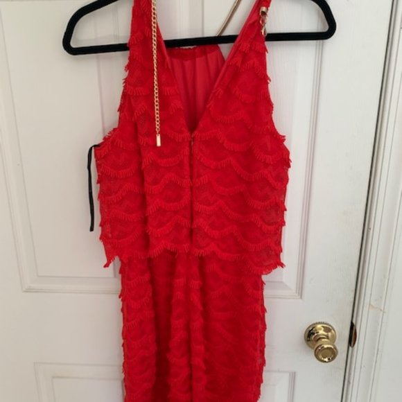 Elegant fancy dress by Guess/Haltered neck with gold chain accent closure - Picture 7 of 7